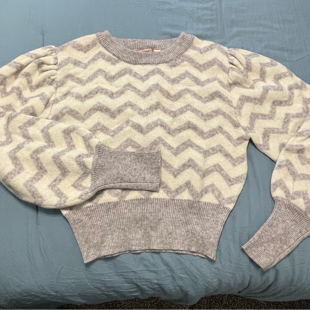 Chevron Patterned Gray and Cream Sweater